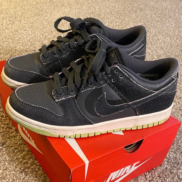 Nike Dunks - Picture 3 of 5